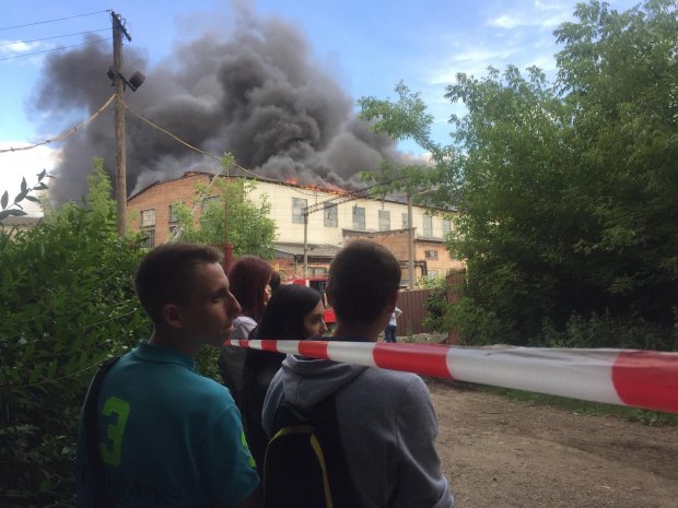 Масштабный пожар на вокзале во Львове: огонь удалось потушить