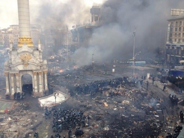 Майдан онлайн. Перемирие: Рада проголосовала за отстранение Захарченко и освобождение ТимошенкоСюжет