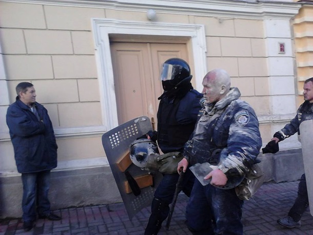 Майдан онлайн. Перемирие: Рада проголосовала за отстранение Захарченко и освобождение ТимошенкоСюжет