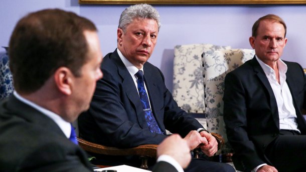 Медведчук і Бойко вкотре прилетіли до Москви: про що говорили