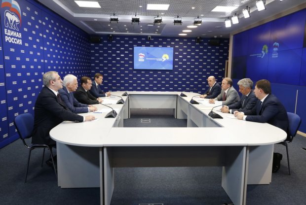 Медведчук і Бойко вкотре прилетіли до Москви: про що говорили