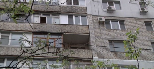 Мужчина выбросил с седьмого этажа родную мать: детали