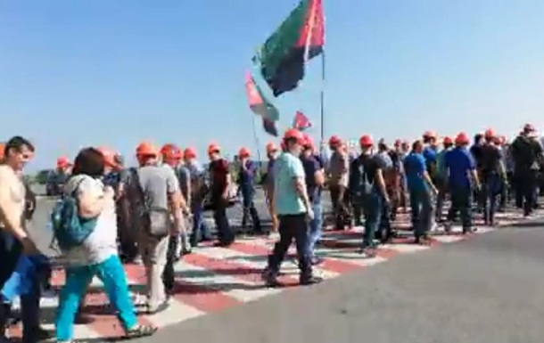 На Львовщине шахтеры перекрыли трассу