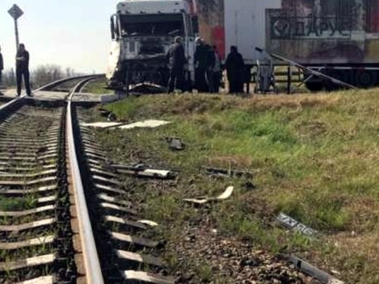 На трассе Одесса — Рени образовались многокилометровые пробки из-за ДТП на железнодорожном переезде