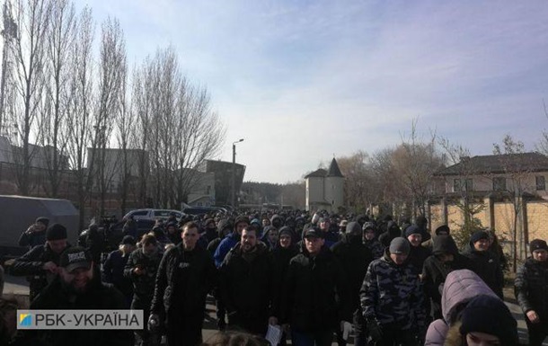 Националисты снова пикетируют дом Гладковского