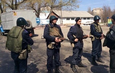 Нападение на воинскую часть в Мариуполе: милиция обнаружила гильзы и коктейли Молотова