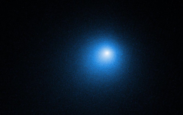 NASA показало самую яркую комету года на фото