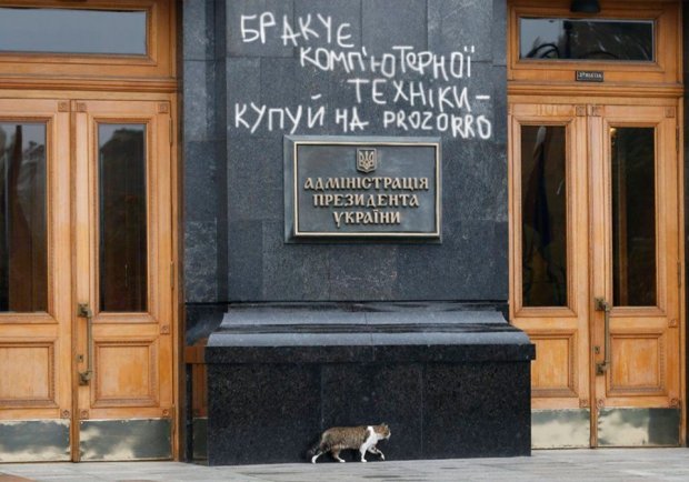 Найсмішніші меми тижня: повернення Міхо, шаурма Зеленського, моніторів багато, сервер – один