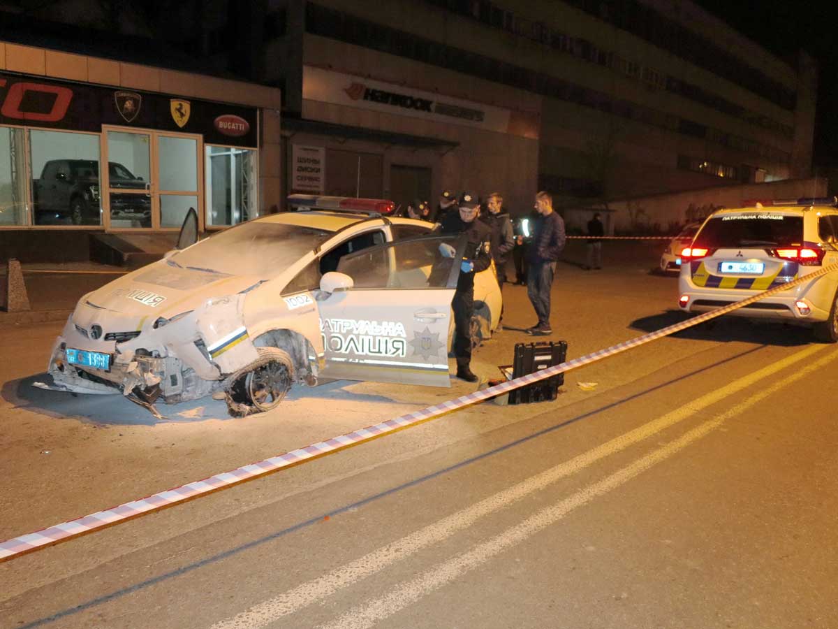 Ночная погоня по улицам Киева: мужчина пытался угнать полицейское авто, сбив девушку-патрульную (фото)