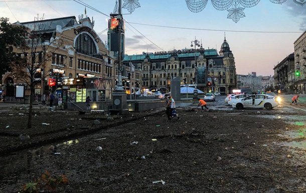 Ночной ураган превратил Крещатик в свалку