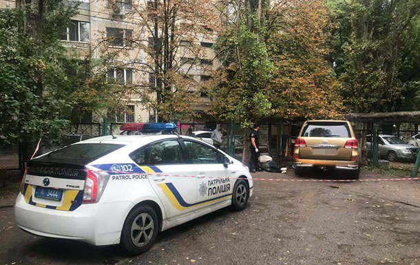 Одессит похитил свое авто со штрафплощадки, избив охранника клюшкой