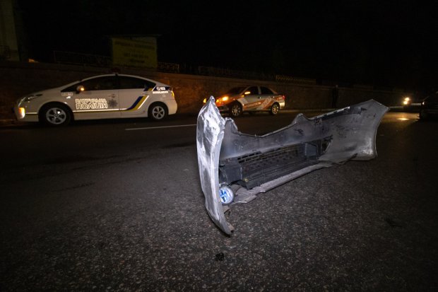 Пяний водій влетів у таксі, у якому їхала сімя з дитиною: є постраждалі (фото та відео)