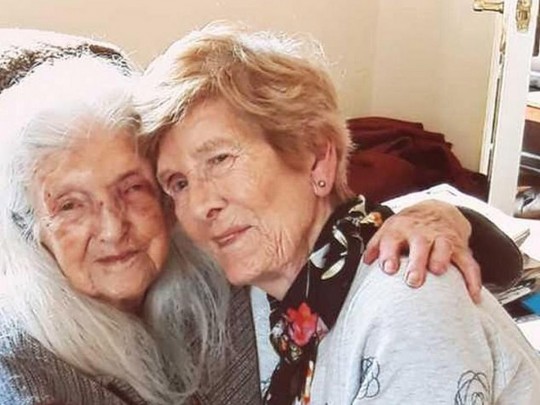 Пенсионерка из Ирландии нашла родную мать после 60 лет поисков (фото)