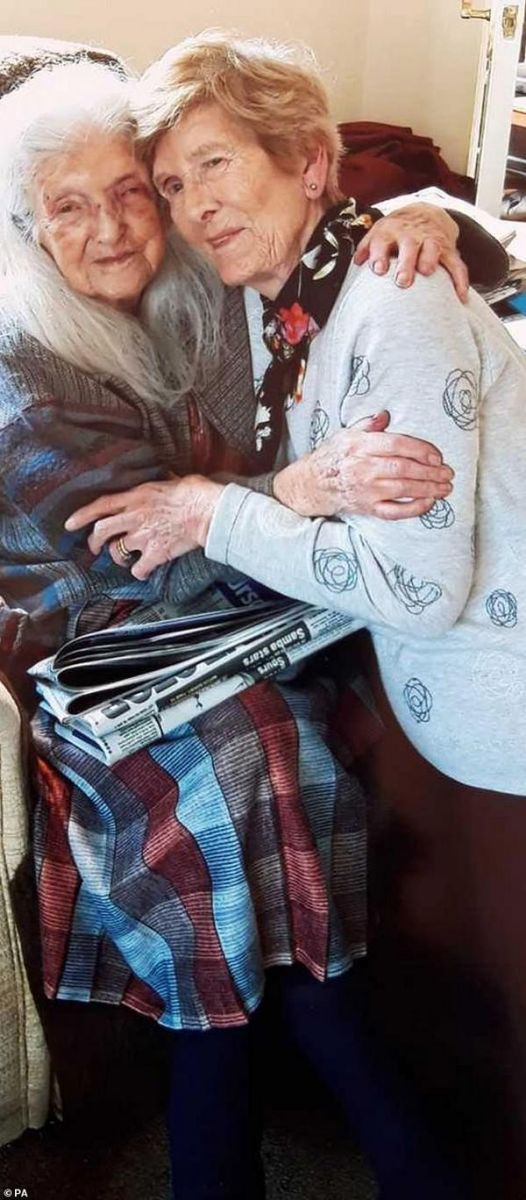 Пенсионерка из Ирландии нашла родную мать после 60 лет поисков (фото) Пенсионерка из Ирландии нашла родную мать после 60 лет поисков (фото)