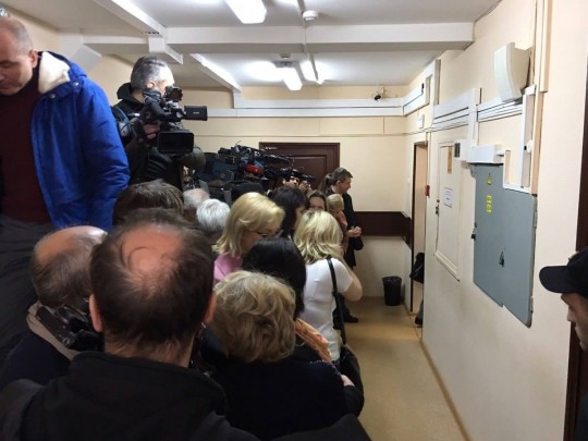 Пленных моряков встретили аплодисментами в российском суде: опубликовано трогательное видео