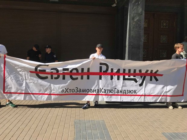 Под ГПУ активисты требуют объявить подозрения заказчикам убийства Гандзюк: фото