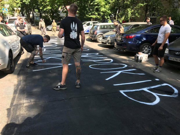 Под ГПУ активисты требуют объявить подозрения заказчикам убийства Гандзюк: фото