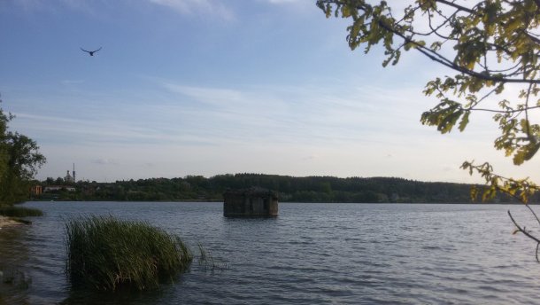 Под Киевом утонул священник и его маленькая дочь
