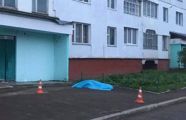 Под Львовом школьница выпрыгнула из окна многоэтажки
