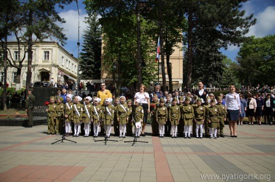 Полковники дошкольных войск: в России провели военный парад с участием детсадовцев (фото)