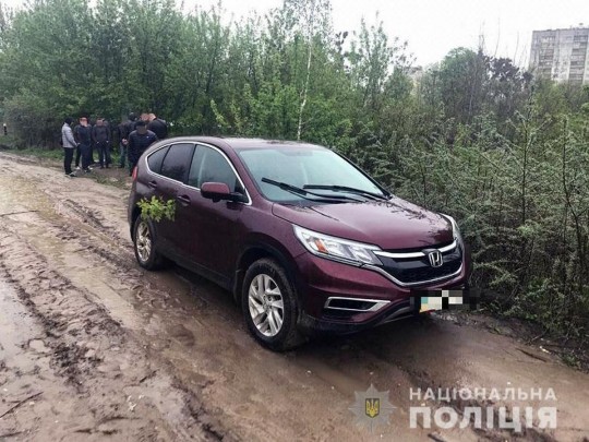 Попытался сбежать вместе с полицейским: в Киеве со стрельбой задержали наглого автоугонщика (фото, видео)