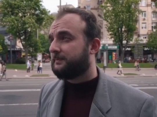 Попытка Зеленского распустить Раду: на видео опроса украинцев попал участник Рассмеши комика