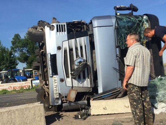 Появилось видео крупной аварии с фурой на Одесской трассе
