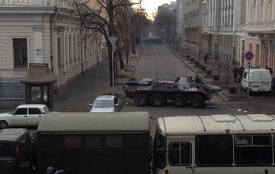 Правоохранители покидают правительственный квартал
