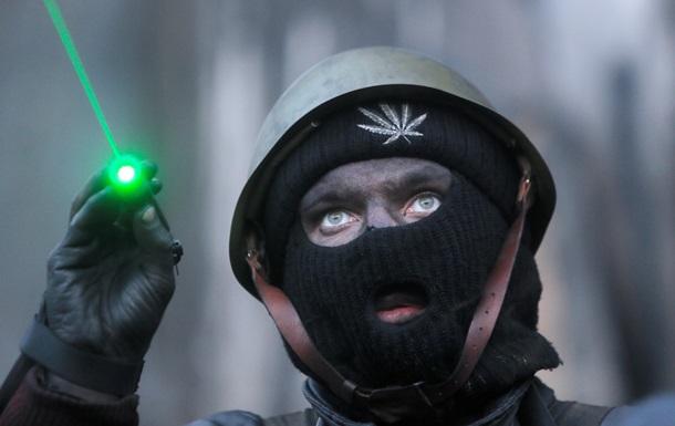 Правый сектор зовет владельцев огнестрельного оружия на Майдан