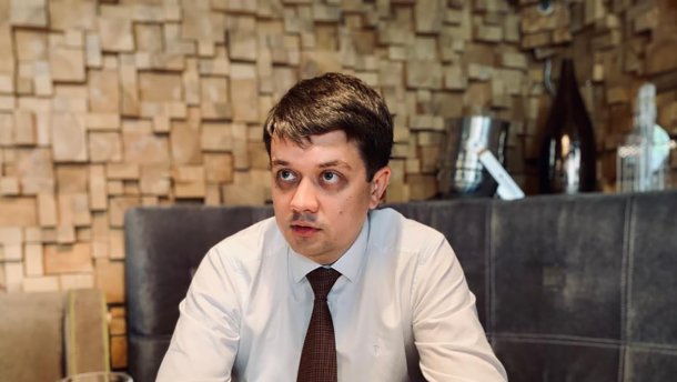 Председатель партии Слуга народа Разумков объяснил, почему разговаривает на русском