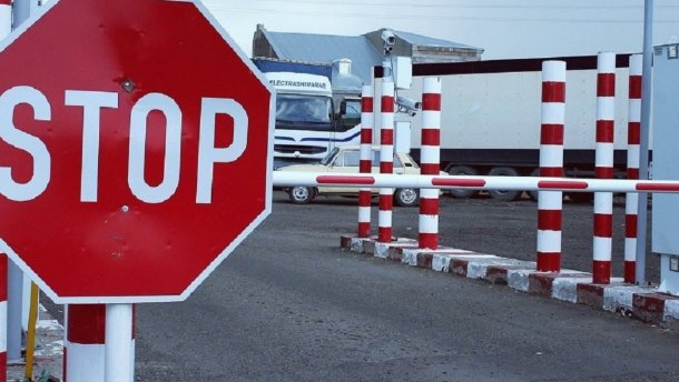 Прославляли оккупантов: пограничники запретили въезд в Украину двум ирландцам – фото