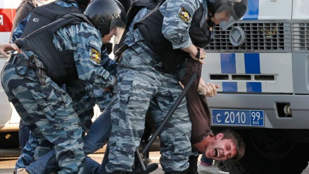 Россияне не готовы полностью отказаться от пыток со стороны силовиков: статистика