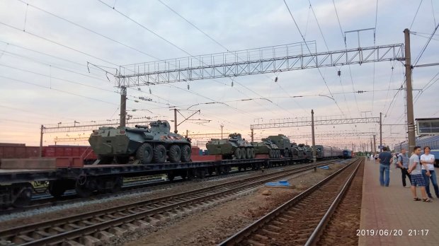 Российская техника и военные эшелонами едут в Беларусь
