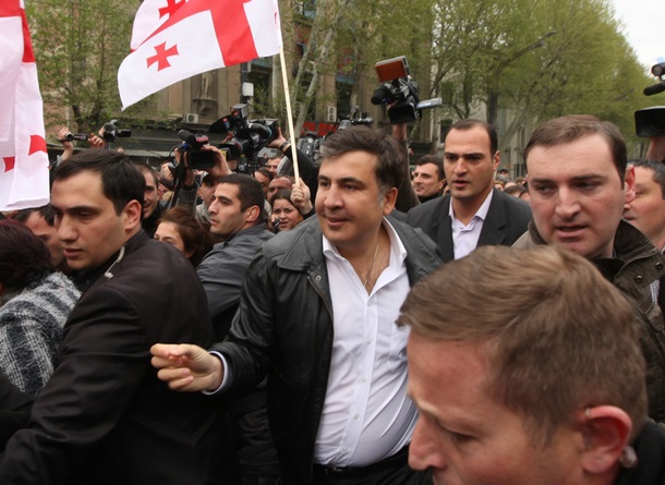 Саакашвили приговорили к трем годам тюрьмы. За чтоСюжет