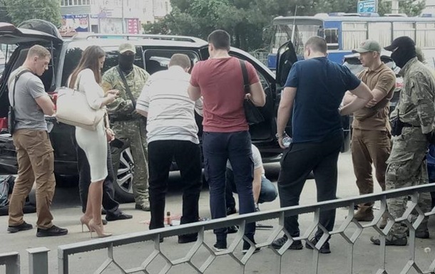 СБУ задержала внедорожник с оружием в Харькове