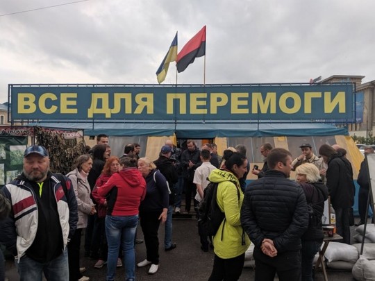 Скандал вокруг сноса волонтерской палатки в Харькове: у Кернеса пригрозили активистам судом