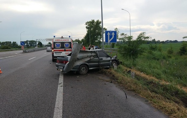Смертельное ДТП под Киевом: погибли мать и дочь