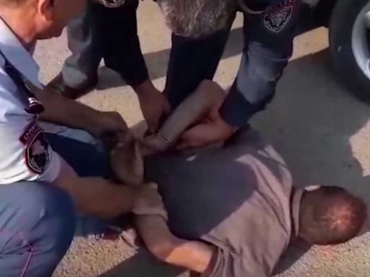 Сразу десять воров в законе положили лицом на землю в Армении (видео)