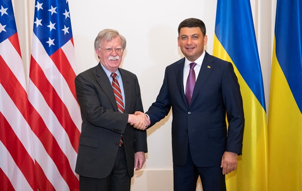 США интересует добыча украинского газа - Болтон