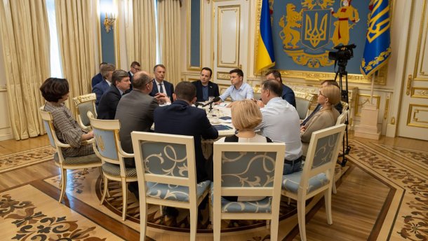 Стенограмму встречи Зеленского с лидерами партий обнародовали на сайте президента