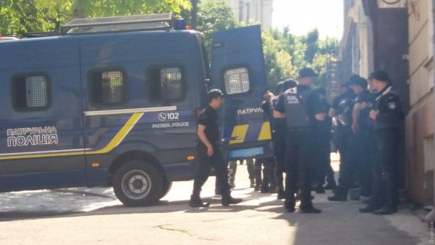 Столкновения возле Одесского медуниверситета: много пострадавших и задержанных: – фото, видео