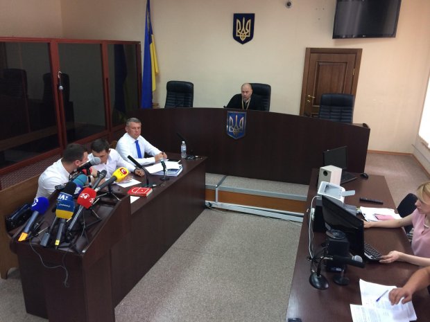 Суд по аресту имущества Ющенко: адвокат назвал абсурдом обвинения в сговоре с Януковичем