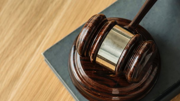 Судья, который семь лет сидит на скамье подсудимых, до сих пор рассматривает уголовные дела