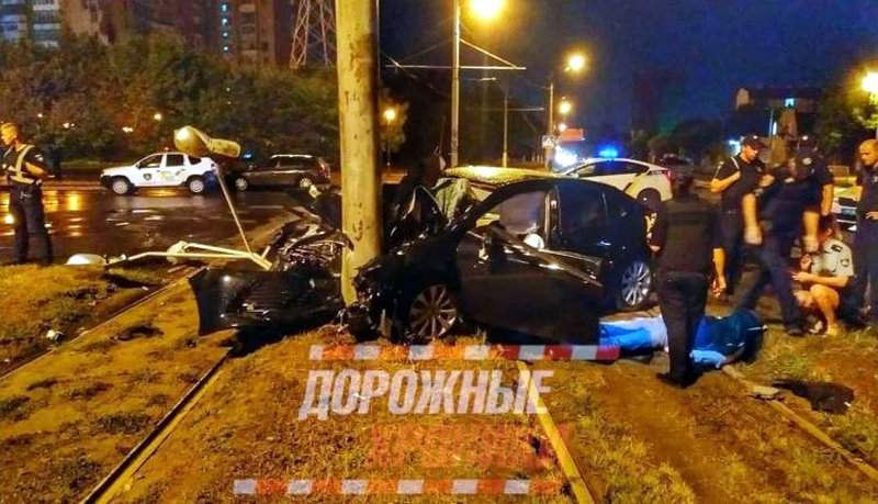 Toyota «сложилась в гармошку»: в Одессе — еще одно смертельное ДТП (фото)
