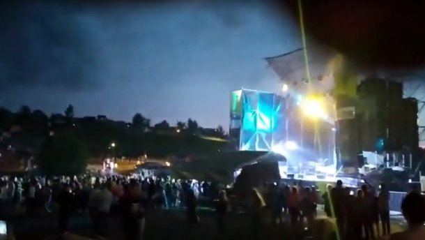 Трагедия на Kozak Fest: появилось видео, как падает крыша сцены