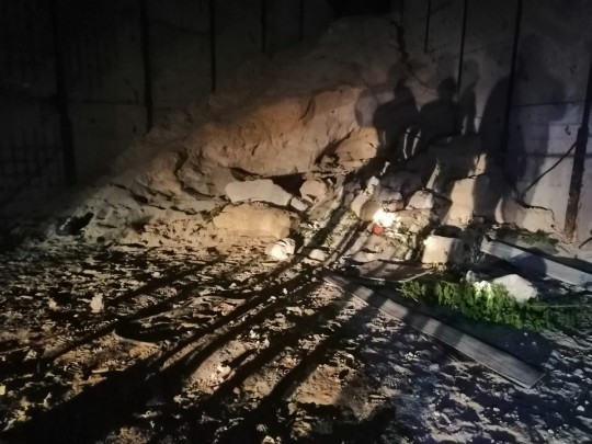 Трагедия в Мариуполе: двое детей погибли под завалом песка (фото)