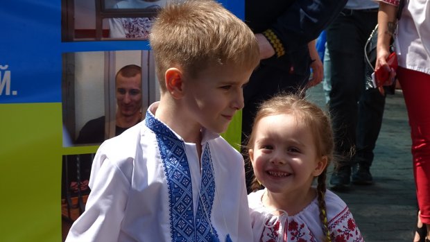 Тысячи украинцев приняли участие в Мегамарше вышиванок в Одессе: впечатляющие фото
