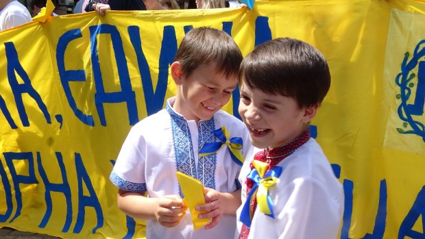 Тысячи украинцев приняли участие в Мегамарше вышиванок в Одессе: впечатляющие фото