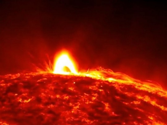 У поверхности Солнца заметили корональные дожди: что это такое