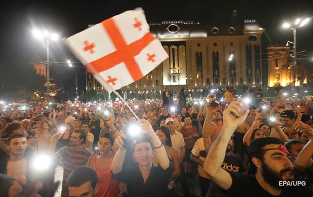 Удар по туризму и вину. Протесты в ГрузииСюжет